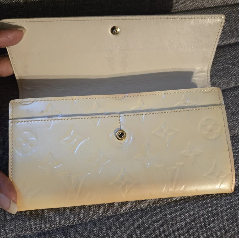 Louis Vuitton Wallet - Picture 5 of 9